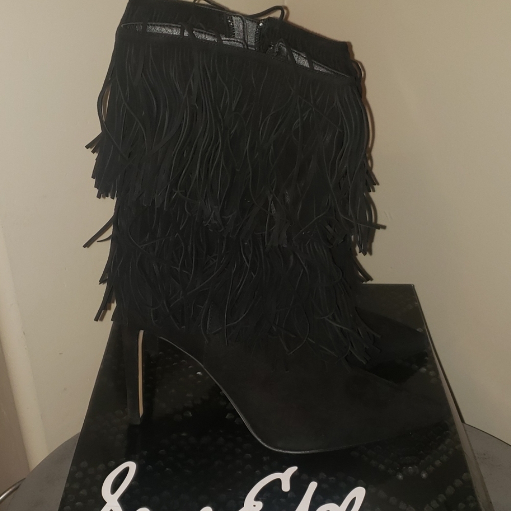 Boots - Picture 3 of 7